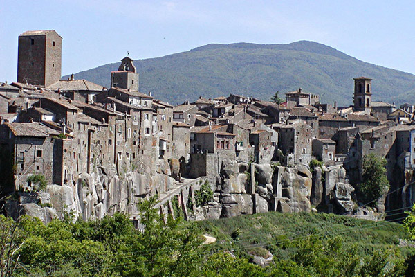 The cliff on which the medieval town stands