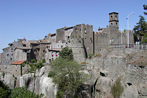 The cliff on which the medieval town stands